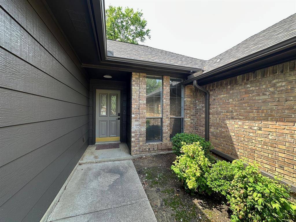 2109 S Winding Creek Drive, Grapevine, TX 76051