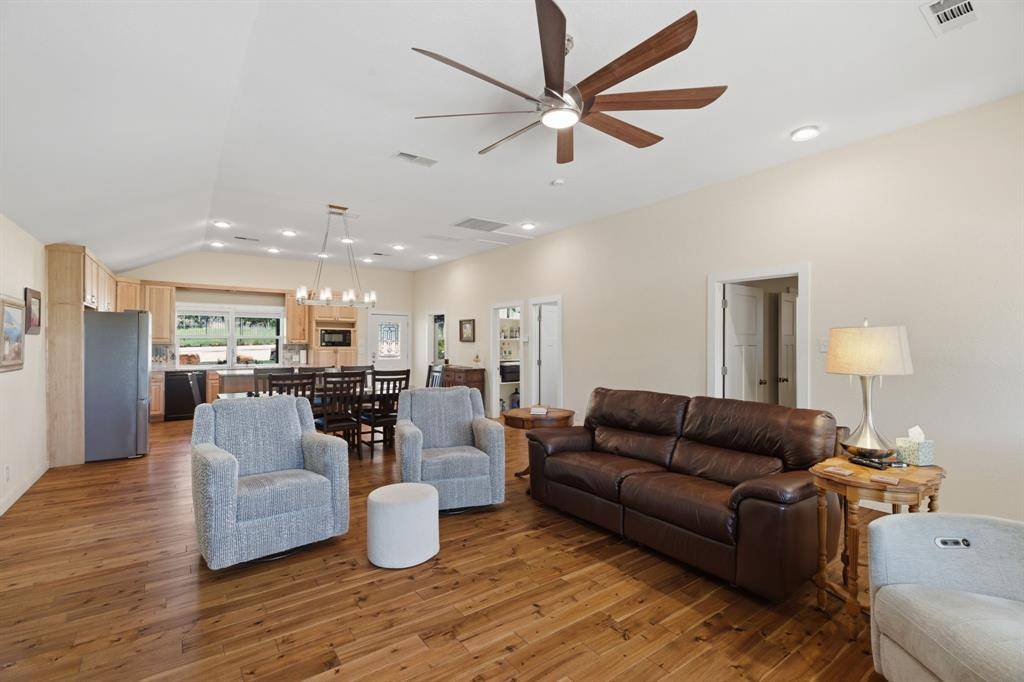 232 El Lago Road, Chico, TX 76431