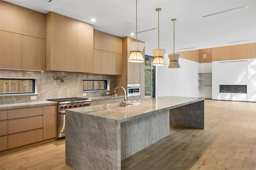 8915 San Benito Way, Dallas, TX 75218