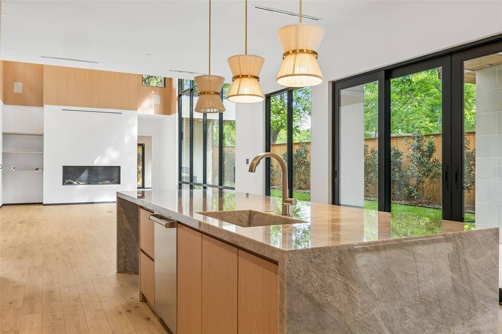 8915 San Benito Way, Dallas, TX 75218