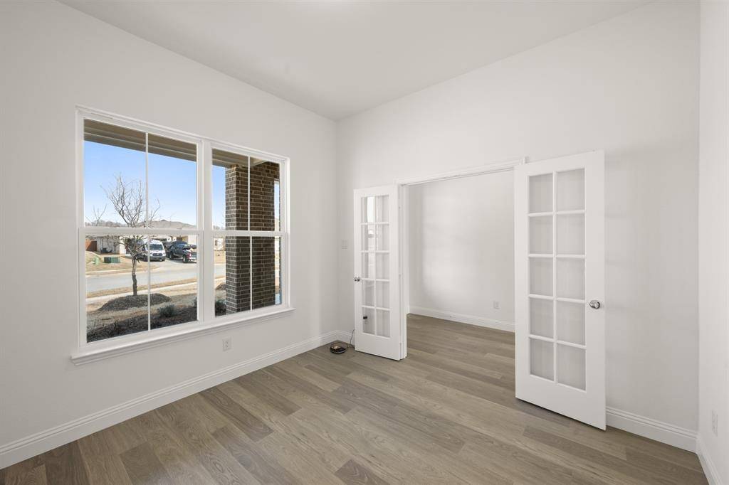 808 Stone Eagle Drive, Azle, TX 76020