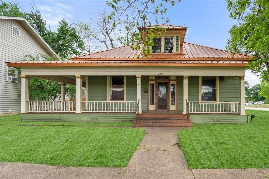 607 W Brown Street, Ennis, TX 75119