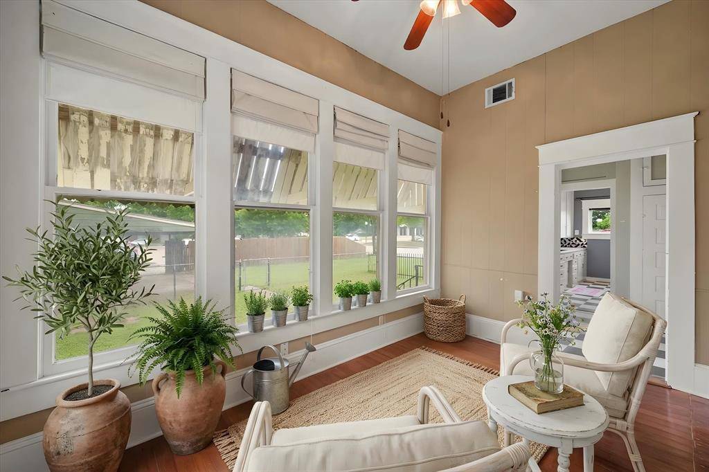 607 W Brown Street, Ennis, TX 75119