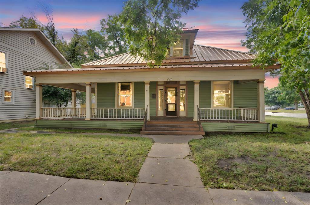 607 W Brown Street, Ennis, TX 75119