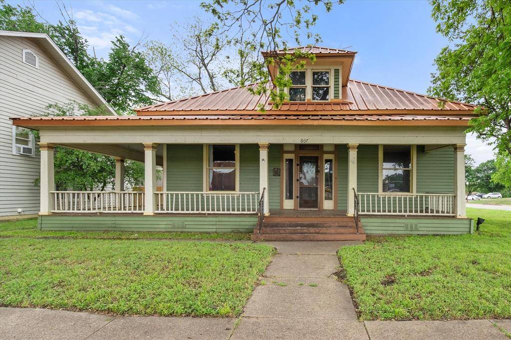 607 W Brown Street, Ennis, TX 75119