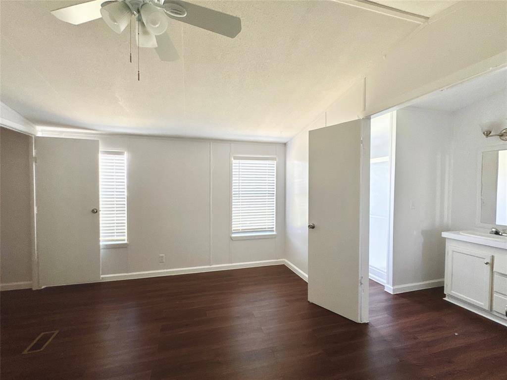 4201 N Interstate Highway 45, Ennis, TX 75119