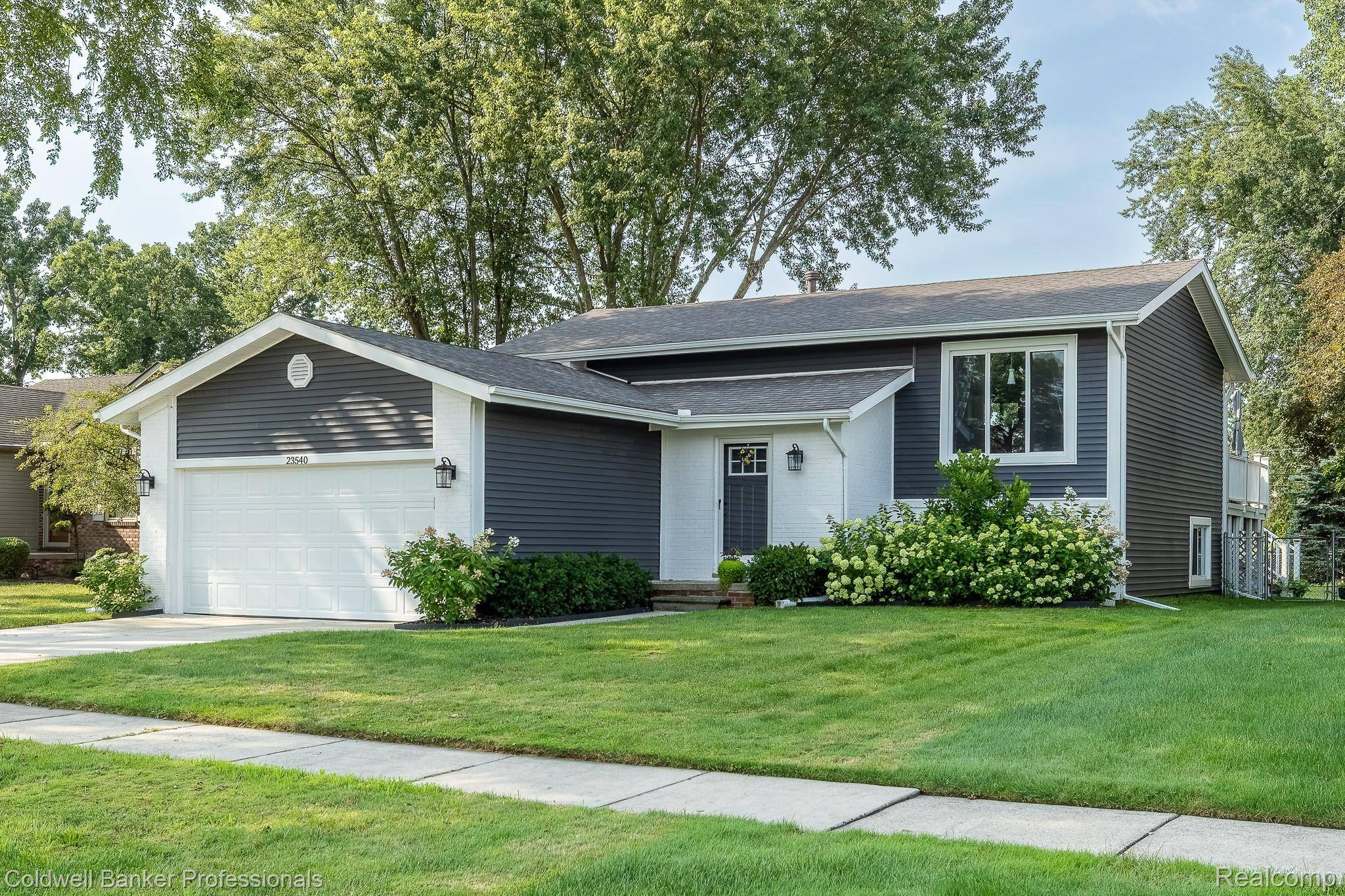 23540 Harvard Shore DR, Clinton Charter Township, MI 48035