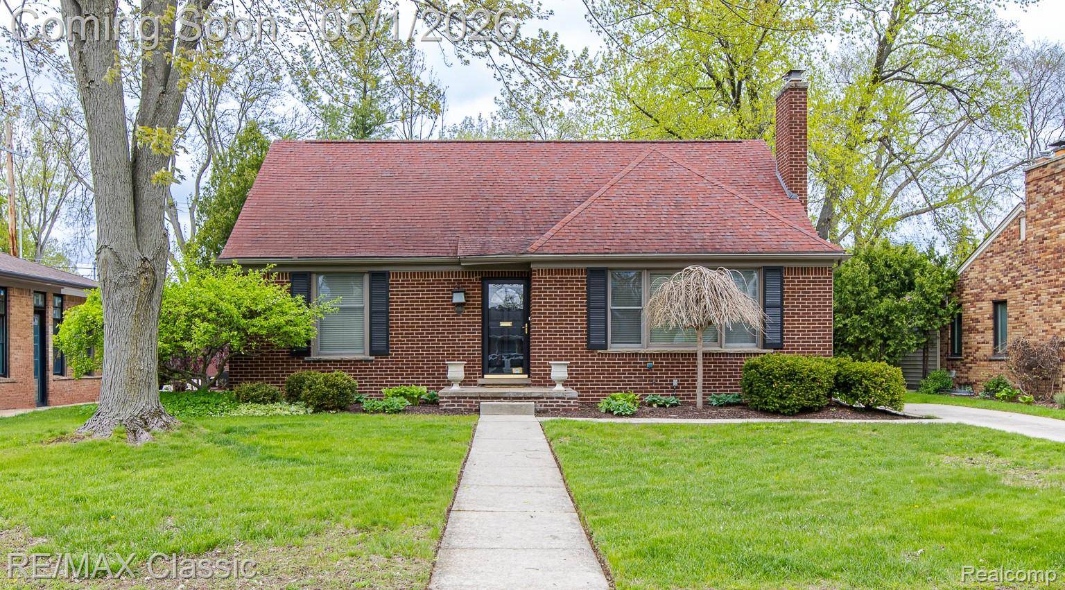 16950 Locherbie AVE, Beverly Hills Village, MI 48025