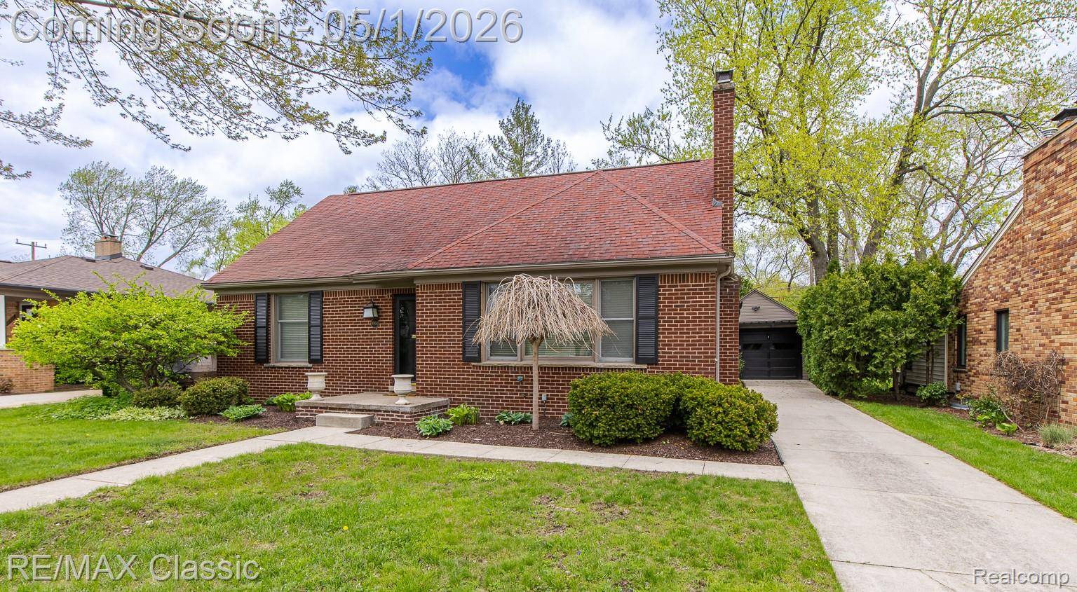 16950 Locherbie AVE, Beverly Hills Village, MI 48025