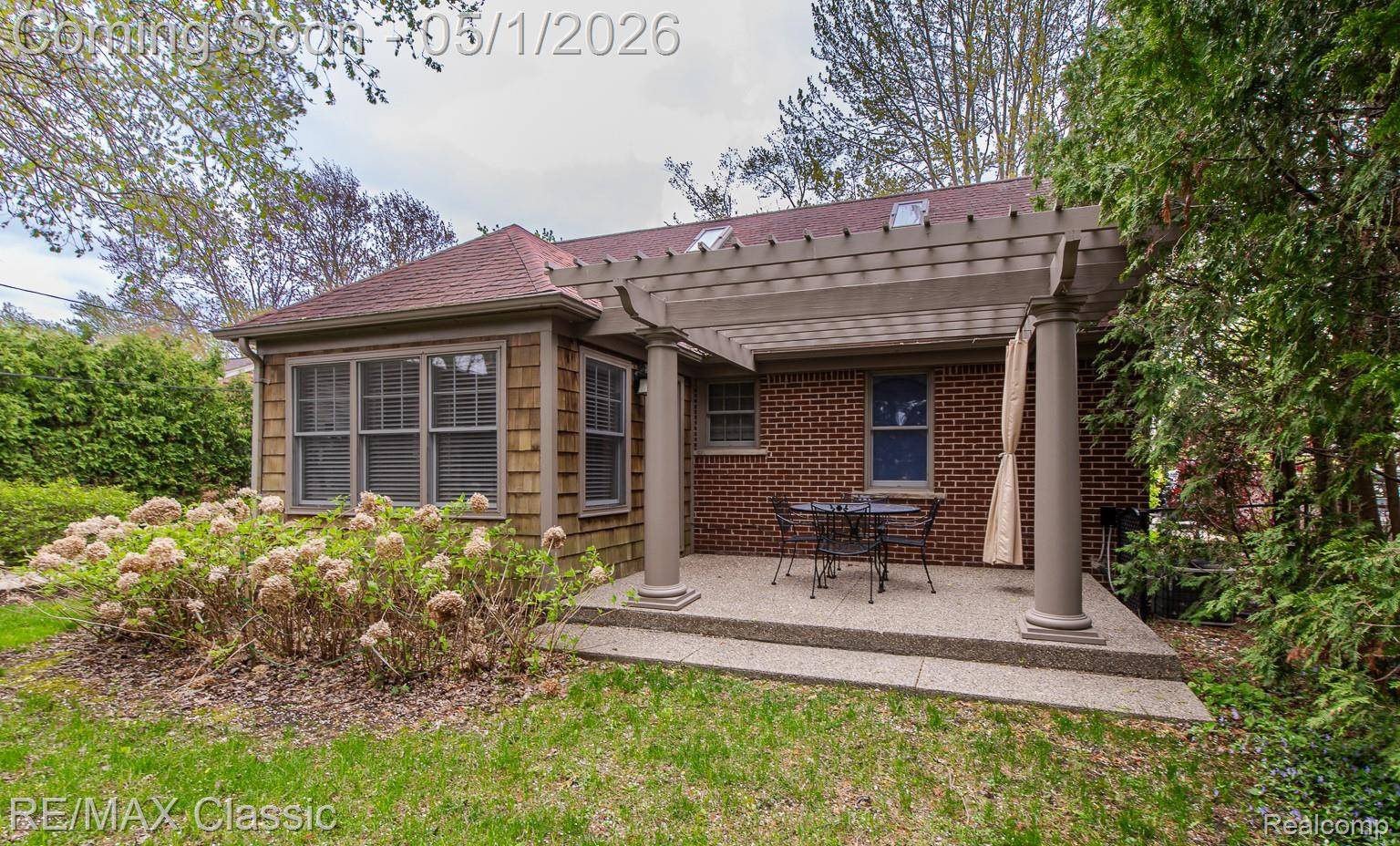 16950 Locherbie AVE, Beverly Hills Village, MI 48025