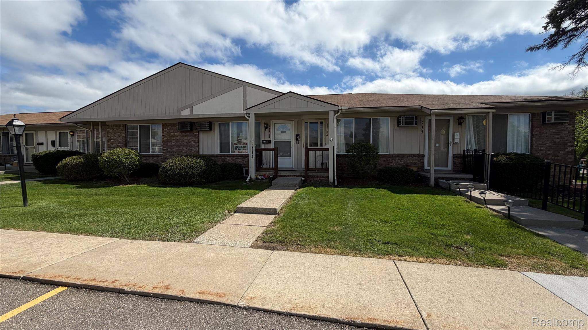 25106 Franklin Terrace #6, Southlyoncity_oakland, MI 48178