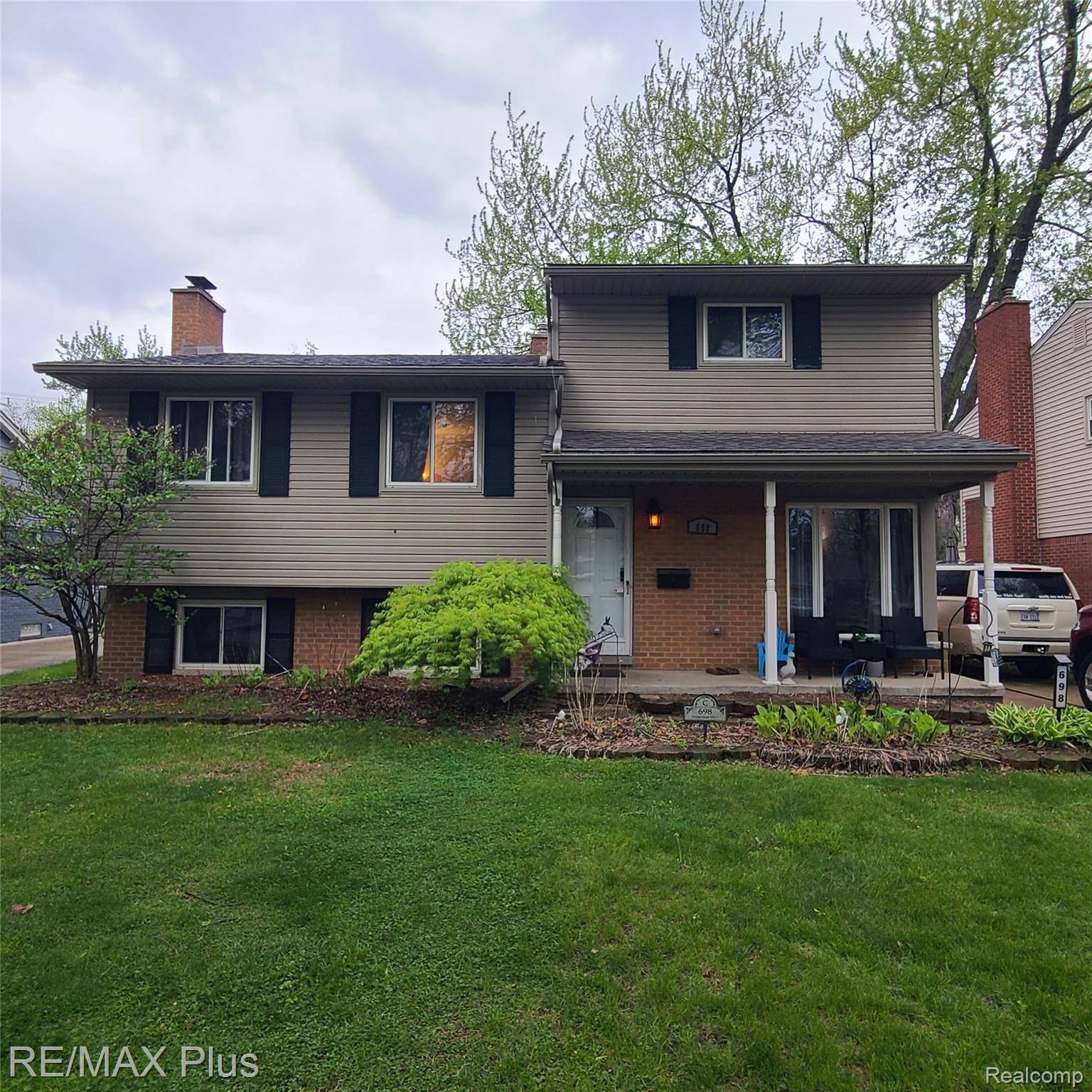 698 Shenandoah DR, Clawson, MI 48017