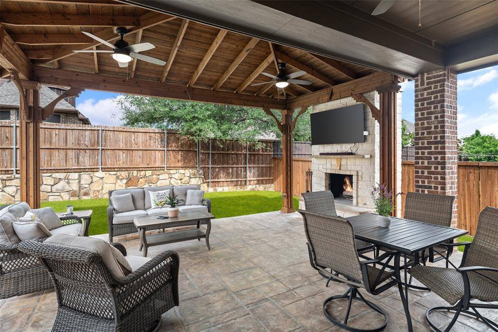 7825 Woodcreek Way, Sachse, TX 75048