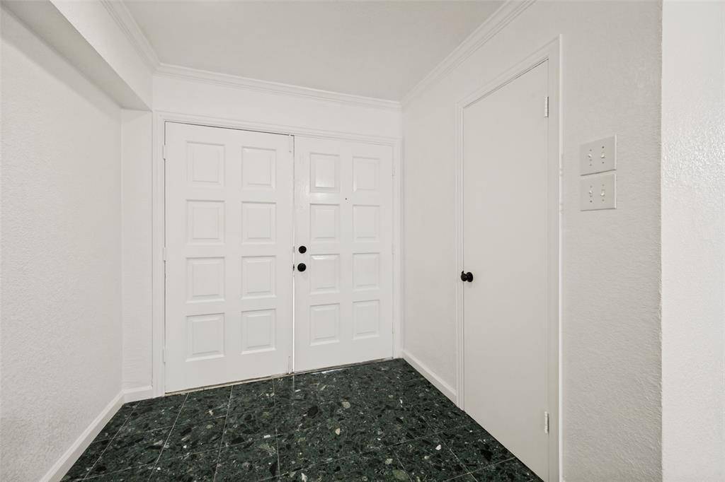 625 Kingston Drive, Grand Prairie, TX 75051