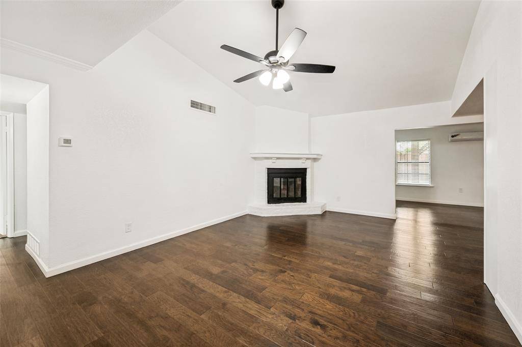 625 Kingston Drive, Grand Prairie, TX 75051