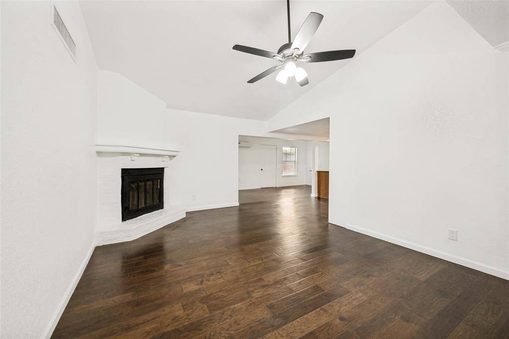625 Kingston Drive, Grand Prairie, TX 75051