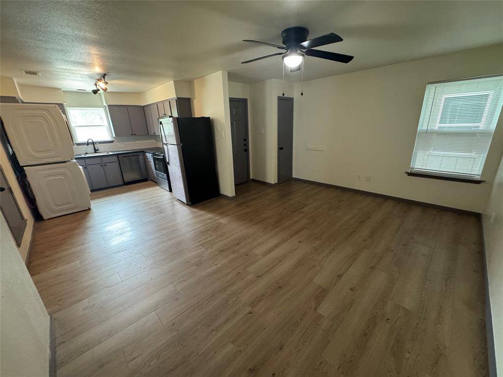 7300 Comanche Trail #4, Lake Worth, TX 76135