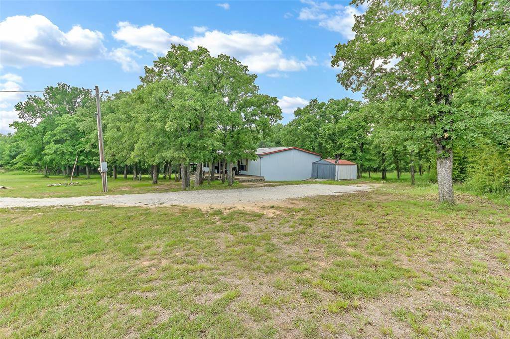 228 Slayden Drive, Sunset, TX 76270