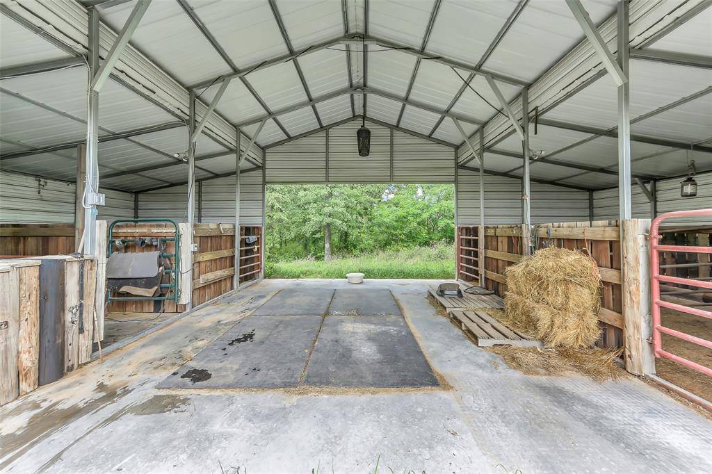 228 Slayden Drive, Sunset, TX 76270