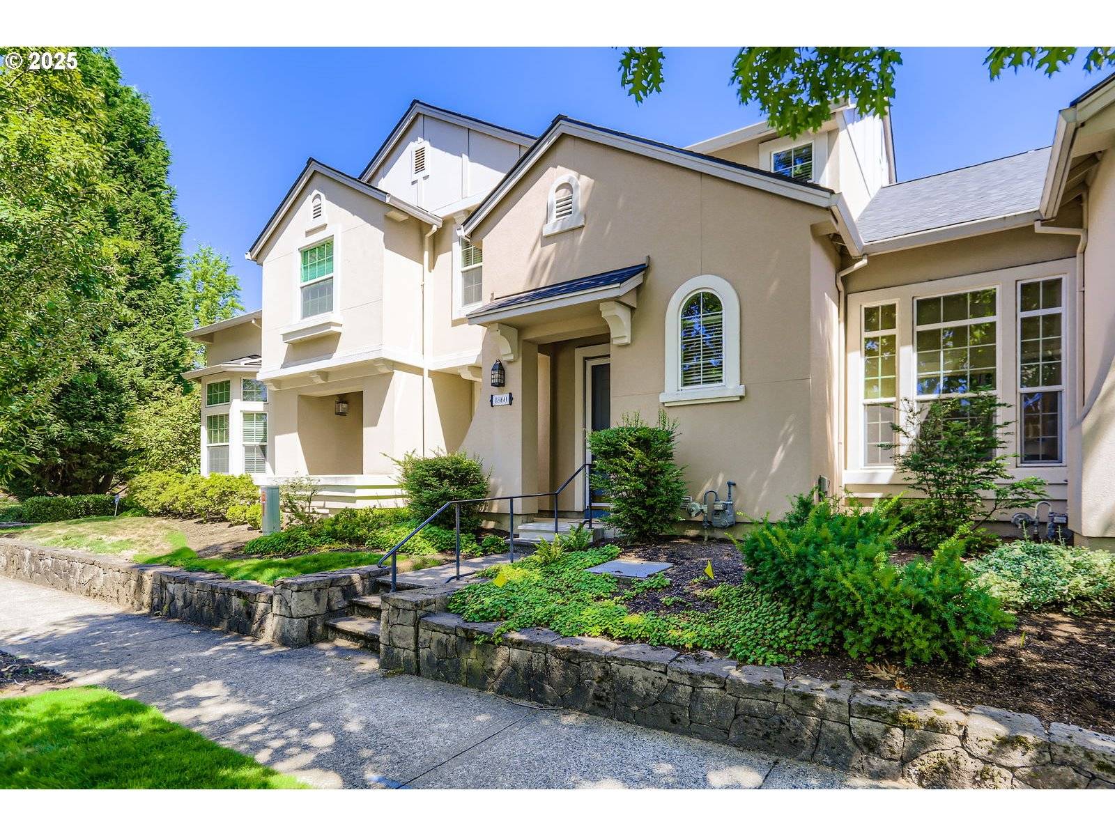 1860 NE ORENCO STATION PKWY, Hillsboro, OR 97124
