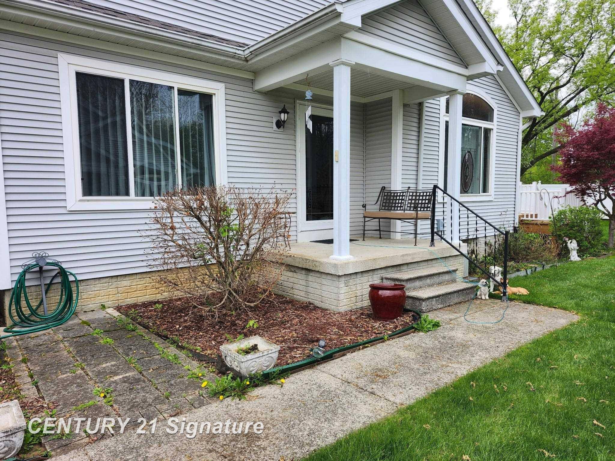 241 Aberdeen CT, Flushing, MI 48433