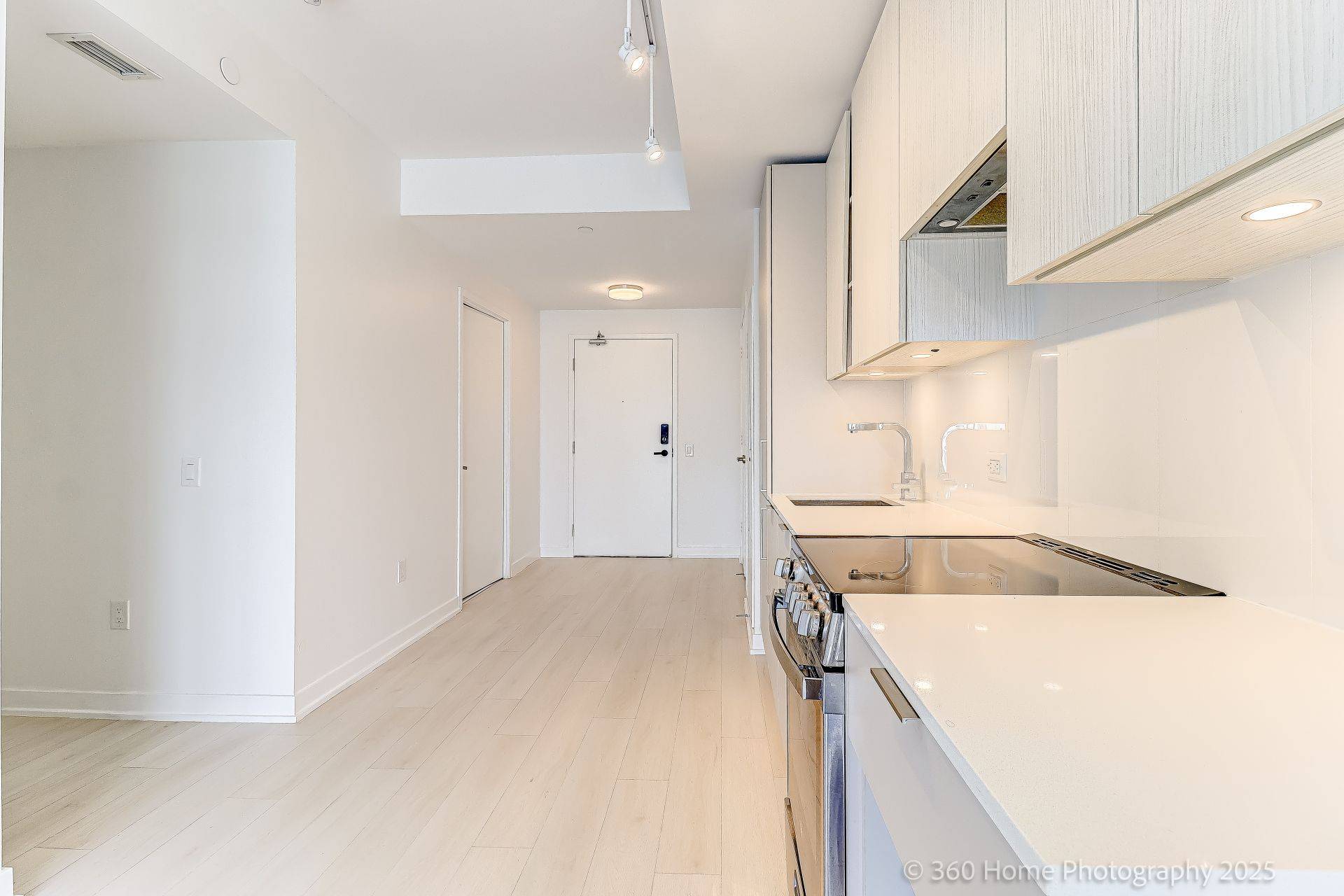 3900 Confederation Pkwy #2912, Mississauga, ON L5B 0M3