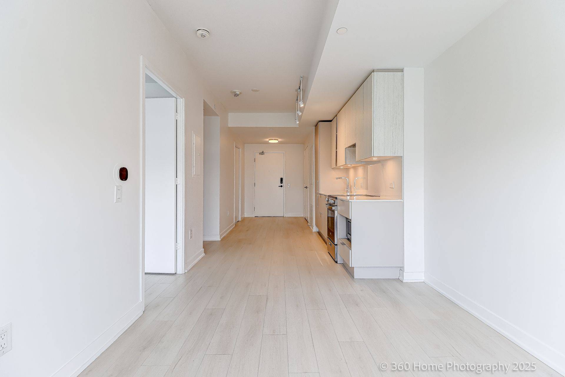 3900 Confederation Pkwy #2912, Mississauga, ON L5B 0M3