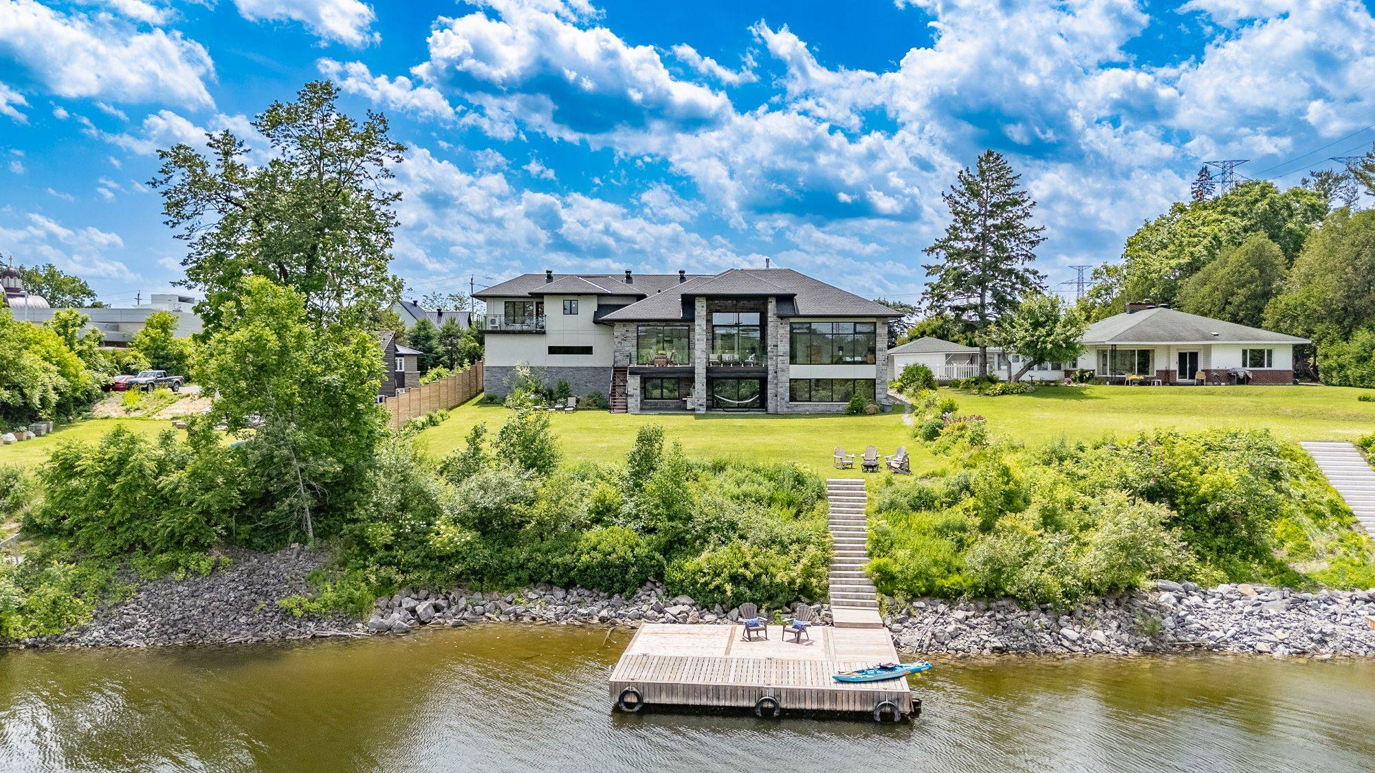 1981 PRINCE OF WALES DR, Cityview - Parkwoods Hills - Rideau Shore, ON K2C 3J7