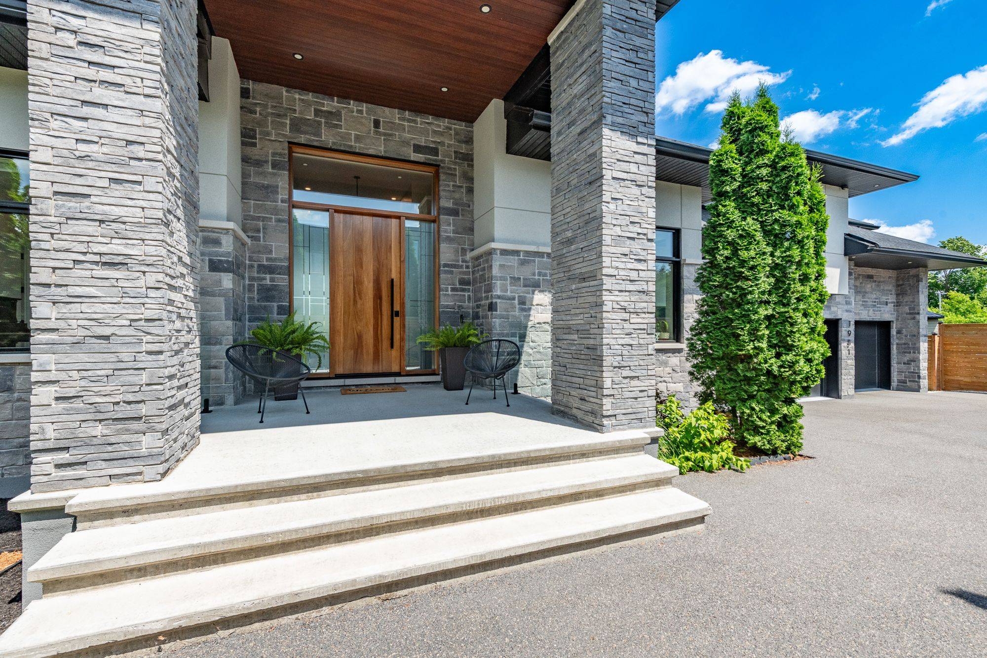 1981 PRINCE OF WALES DR, Cityview - Parkwoods Hills - Rideau Shore, ON K2C 3J7