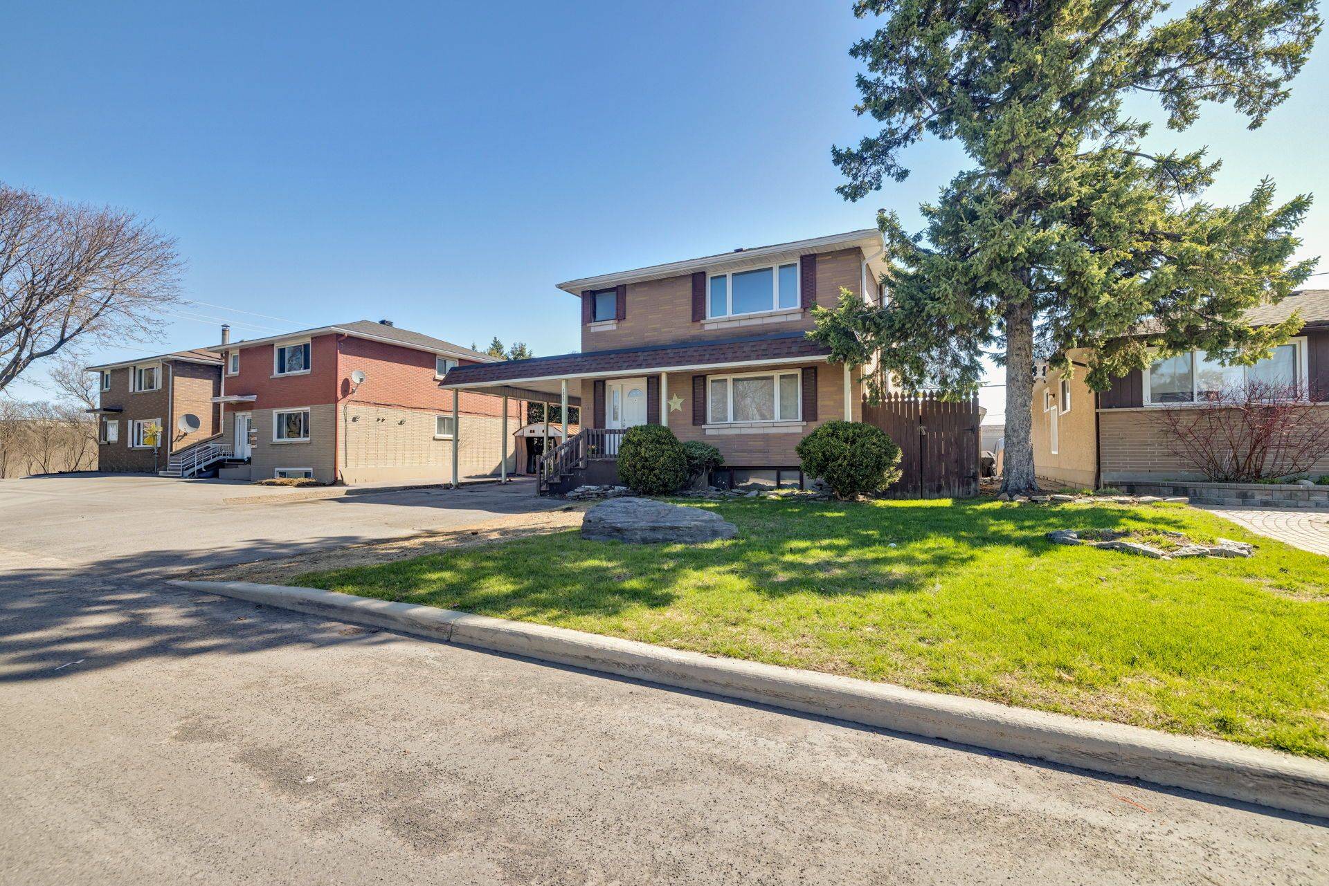 1311 S AVE, Alta Vista And Area, ON K1G 0C4