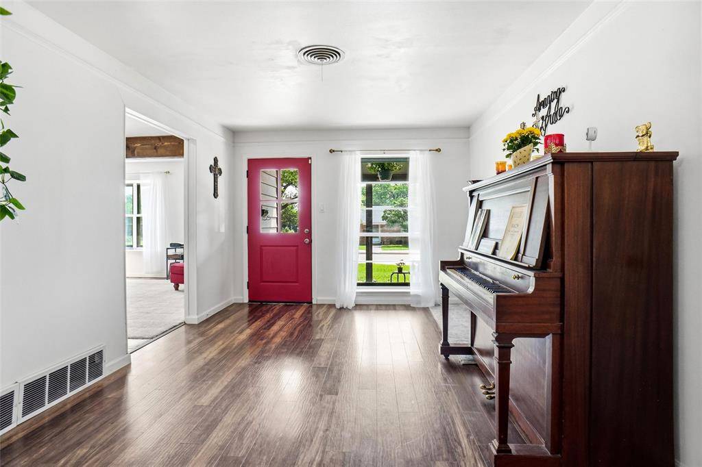 889 Jerry Lane, Bedford, TX 76022