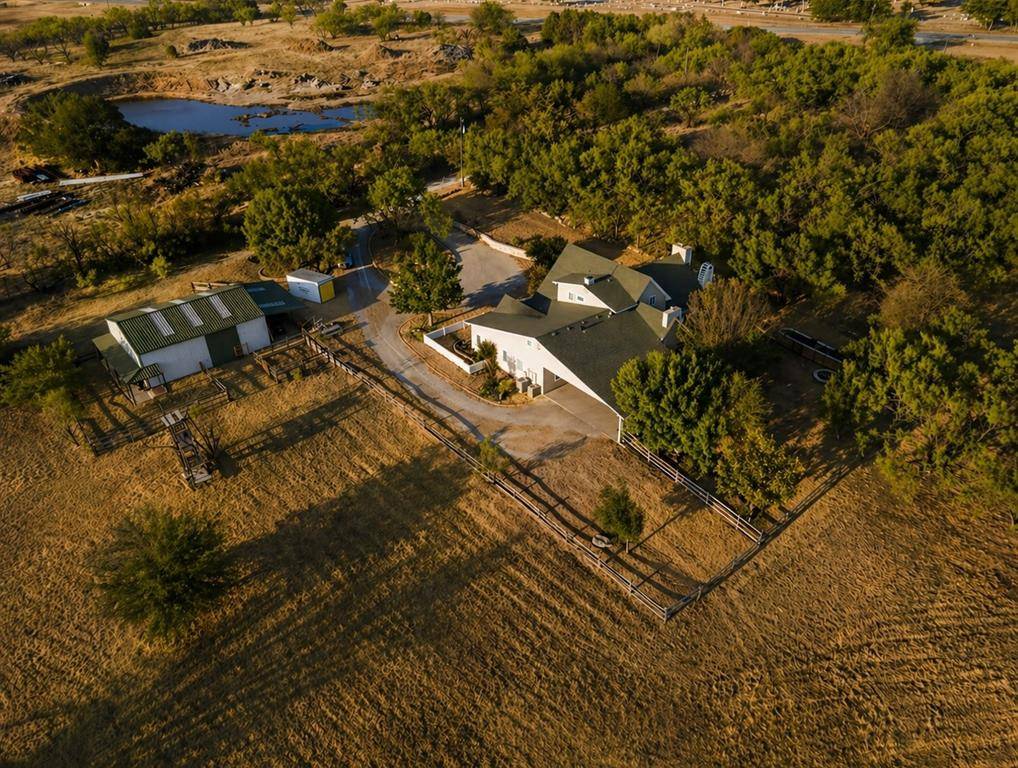 601 N Carroll Street, Henrietta, TX 76365