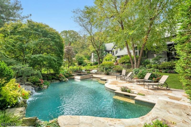 307 Freemans Ln, Franklin Lakes Boro, NJ 07417