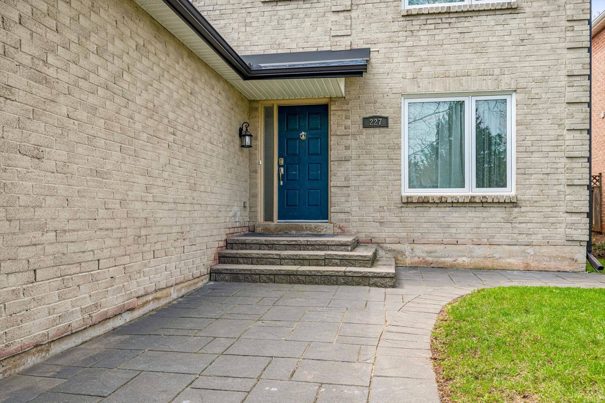 227 Martindale AVE, Oakville, ON L6H 4K2