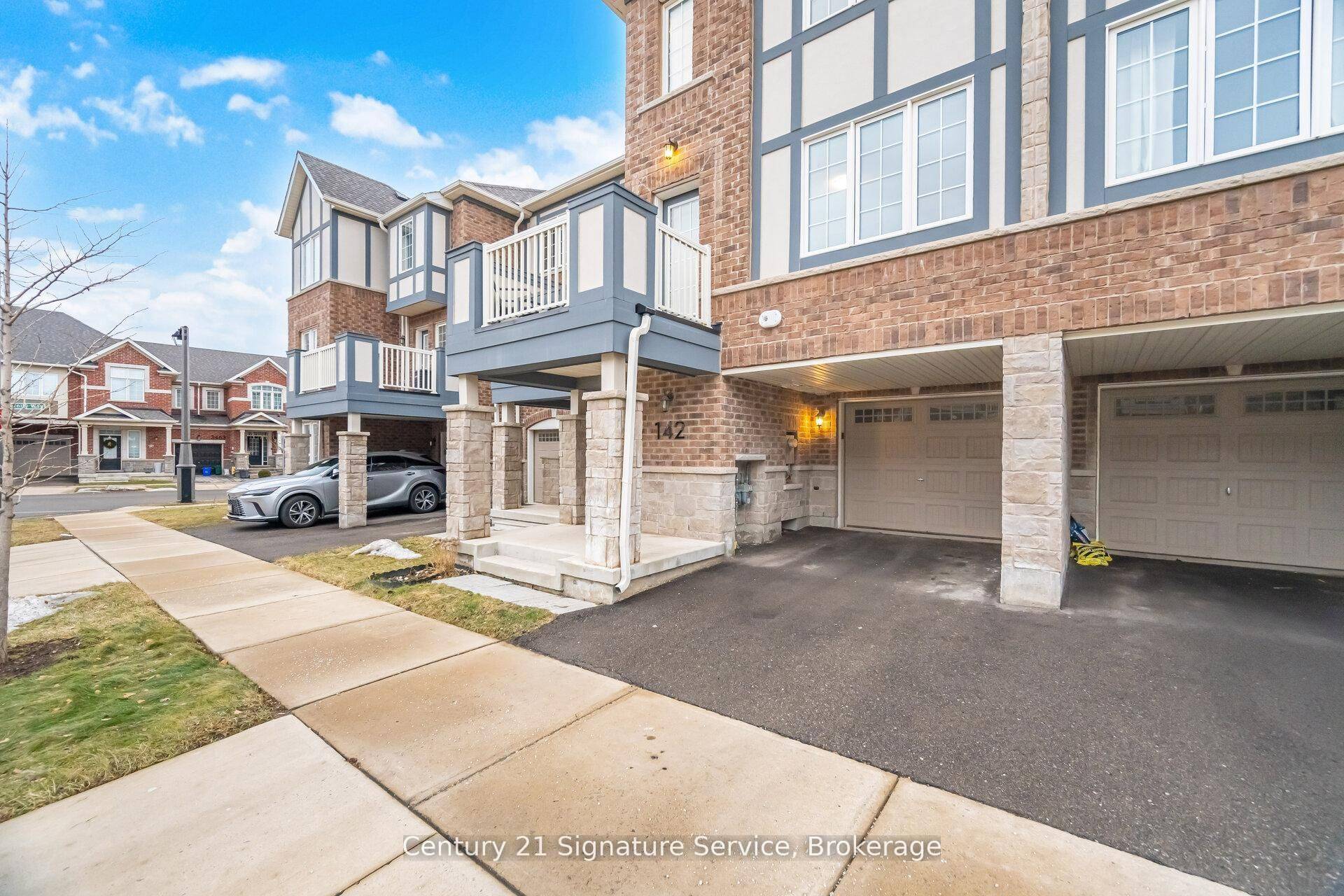 142 Christopher RD, Oakville, ON L6H 0Y2