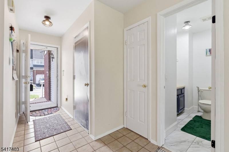 1403 Moonlight Ct, Washington Twp., NJ 07840