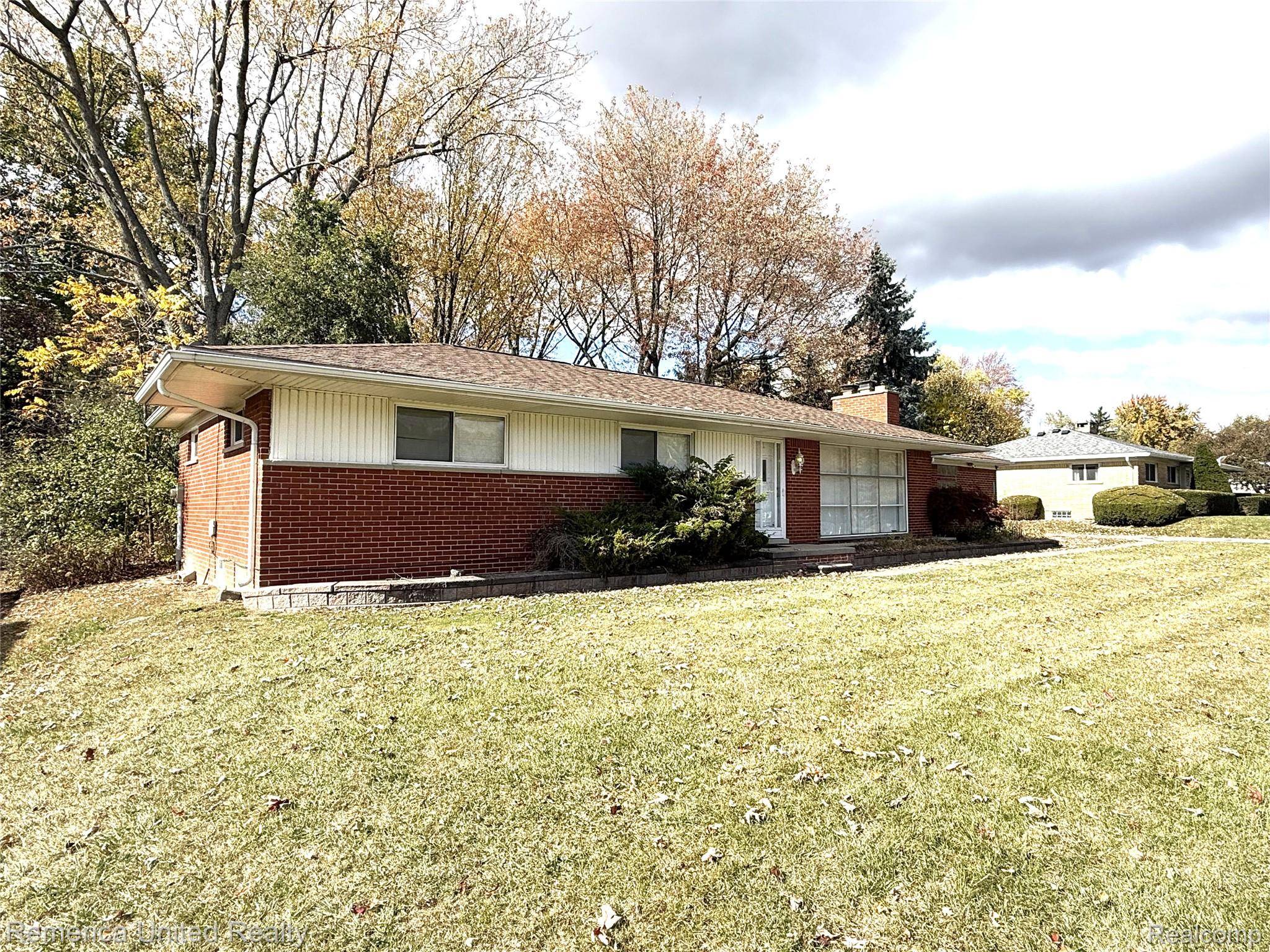 28231 Farmington RD, Farmington Hills, MI 48334