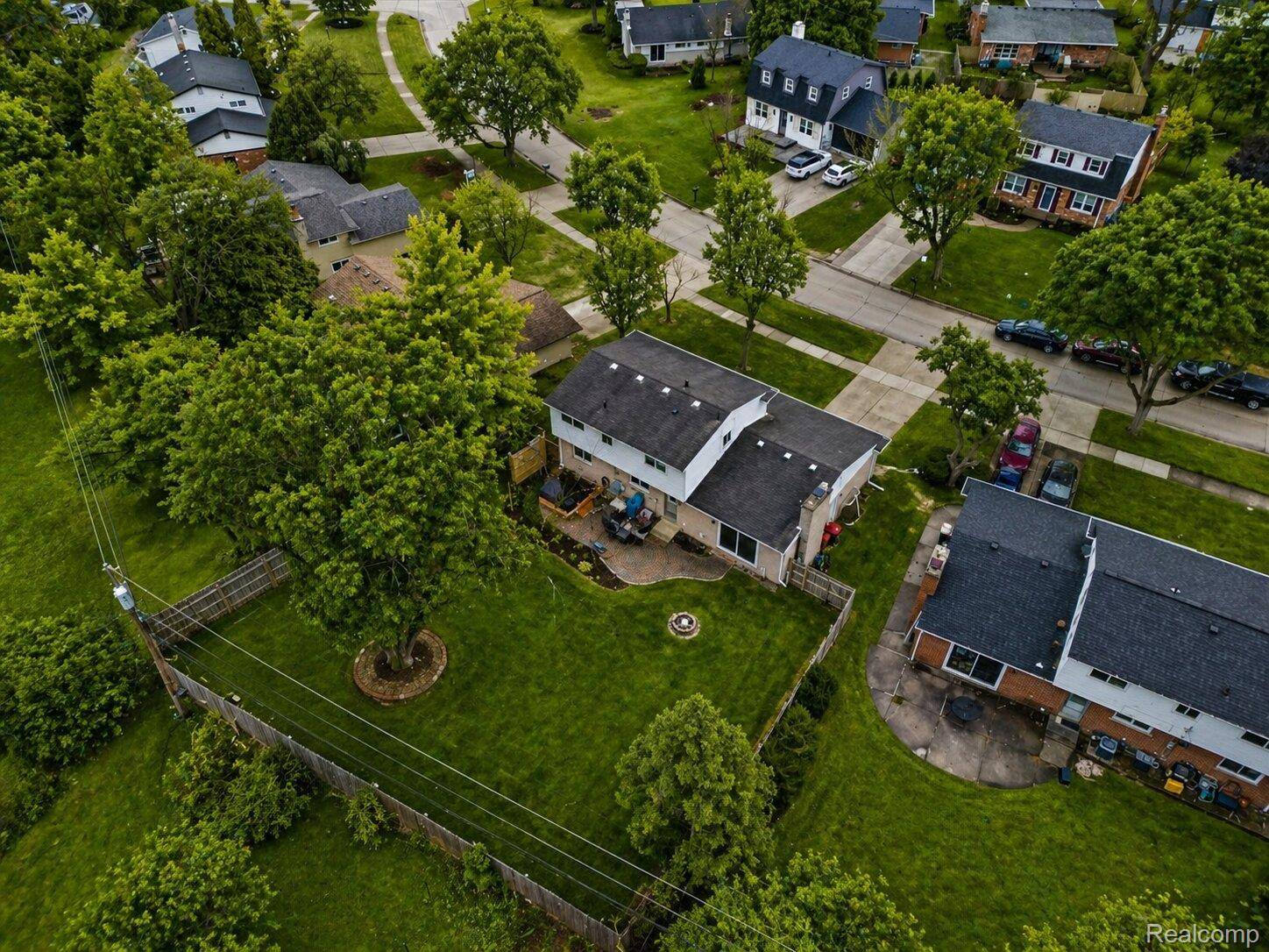 30006 Rambling RD, Southfield, MI 48076