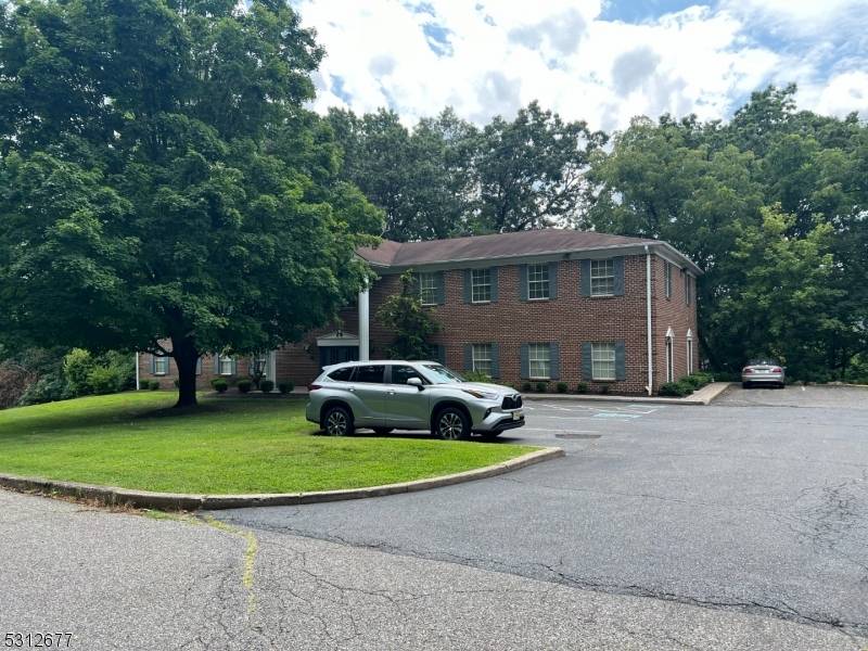 7 Manor Dr, Hampton Boro, NJ 08827