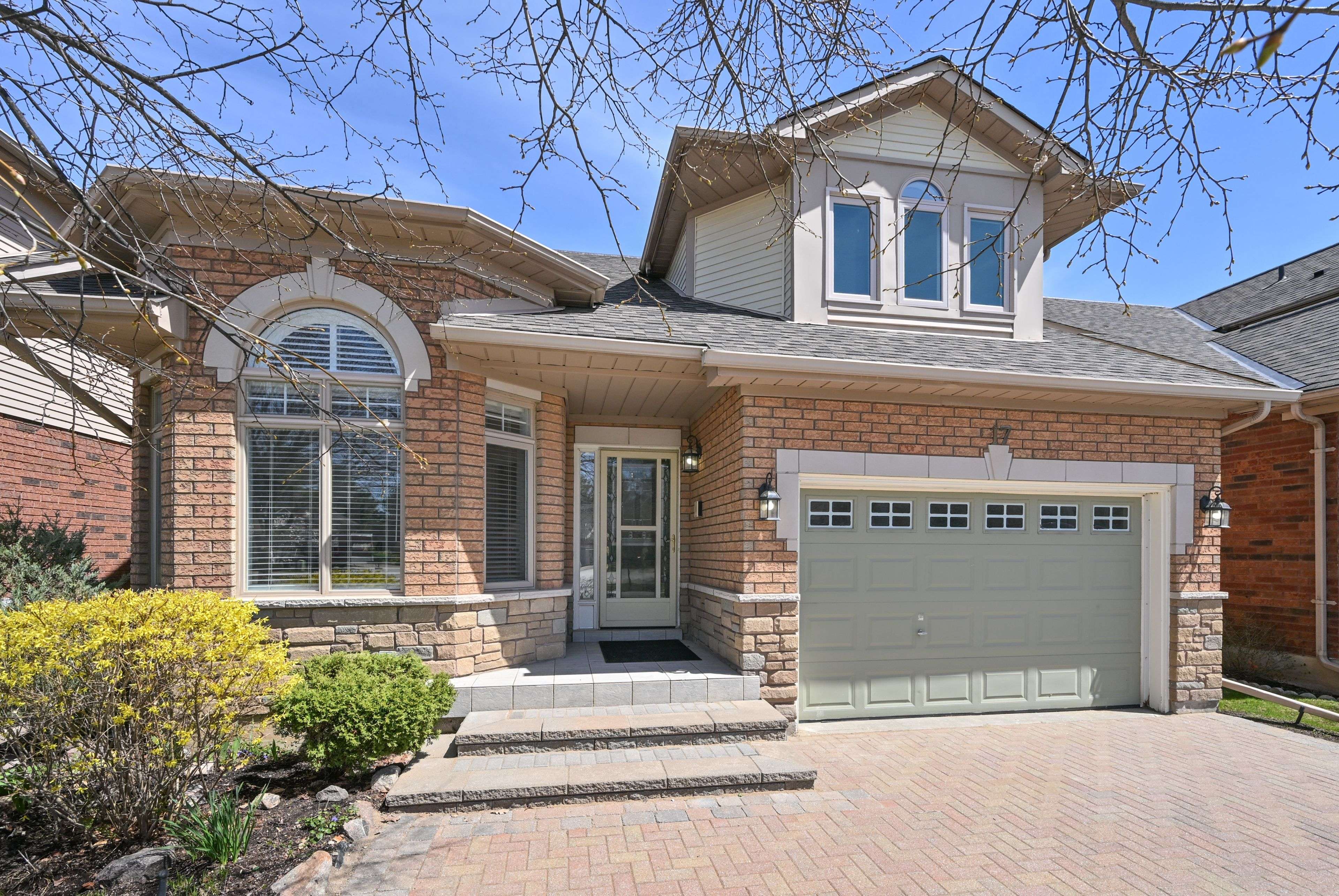 17 Sunset BLVD, New Tecumseth, ON L9R 1Y8