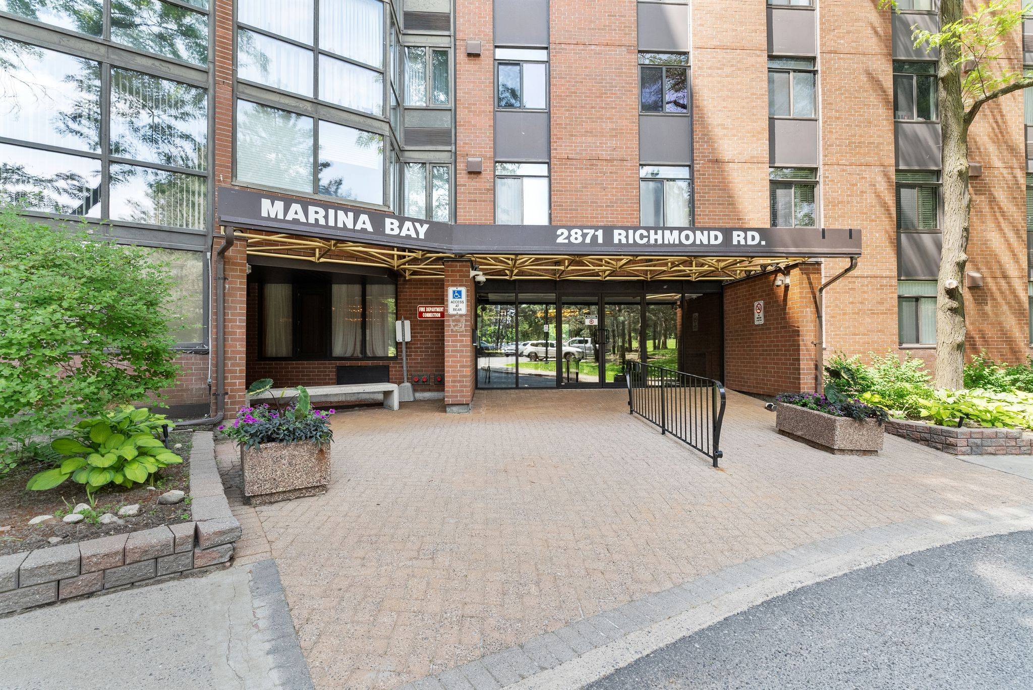 2871 Richmond RD #411, Britannia Heights - Queensway Terrace N And Area, ON K2B 8M5
