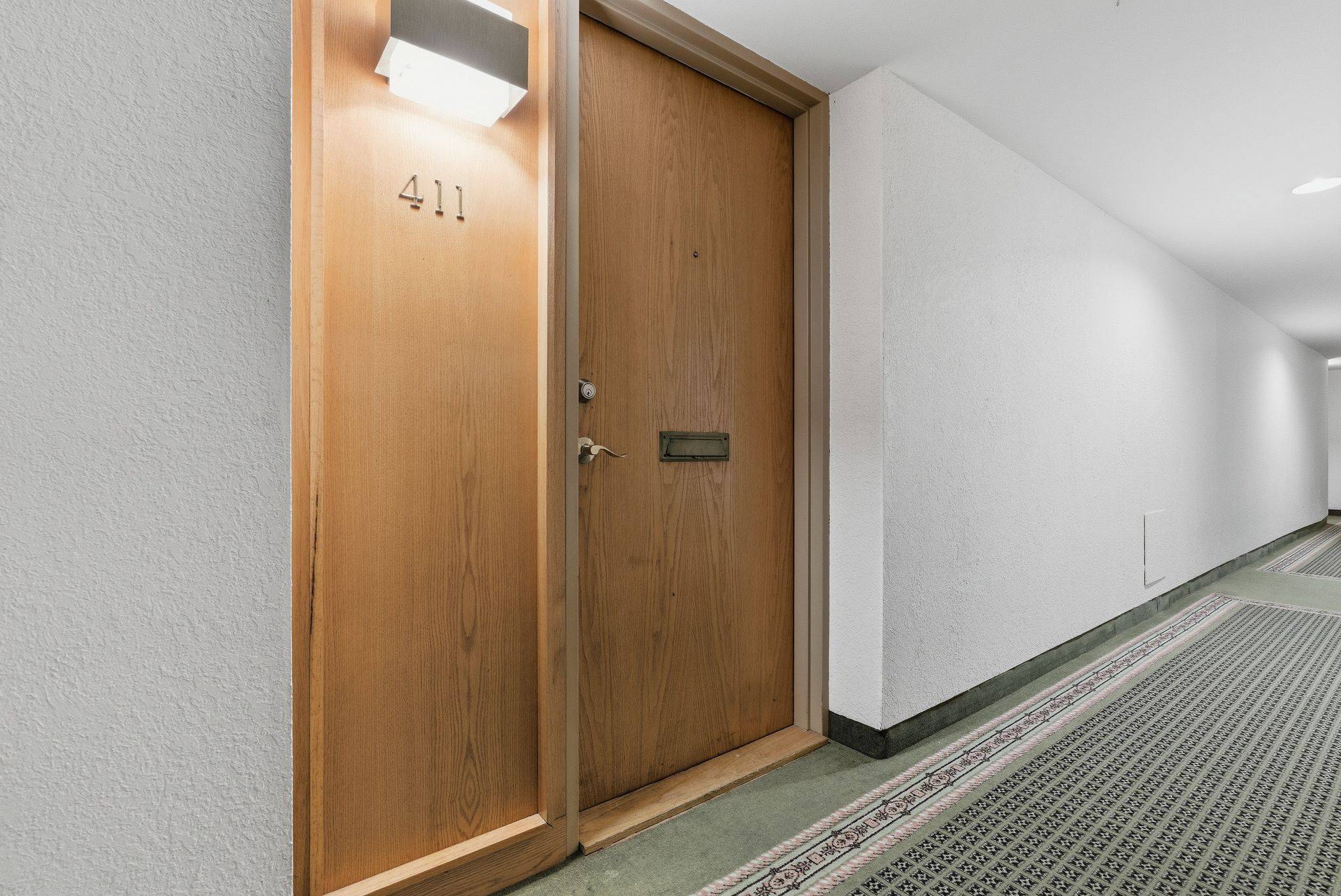 2871 Richmond RD #411, Britannia Heights - Queensway Terrace N And Area, ON K2B 8M5