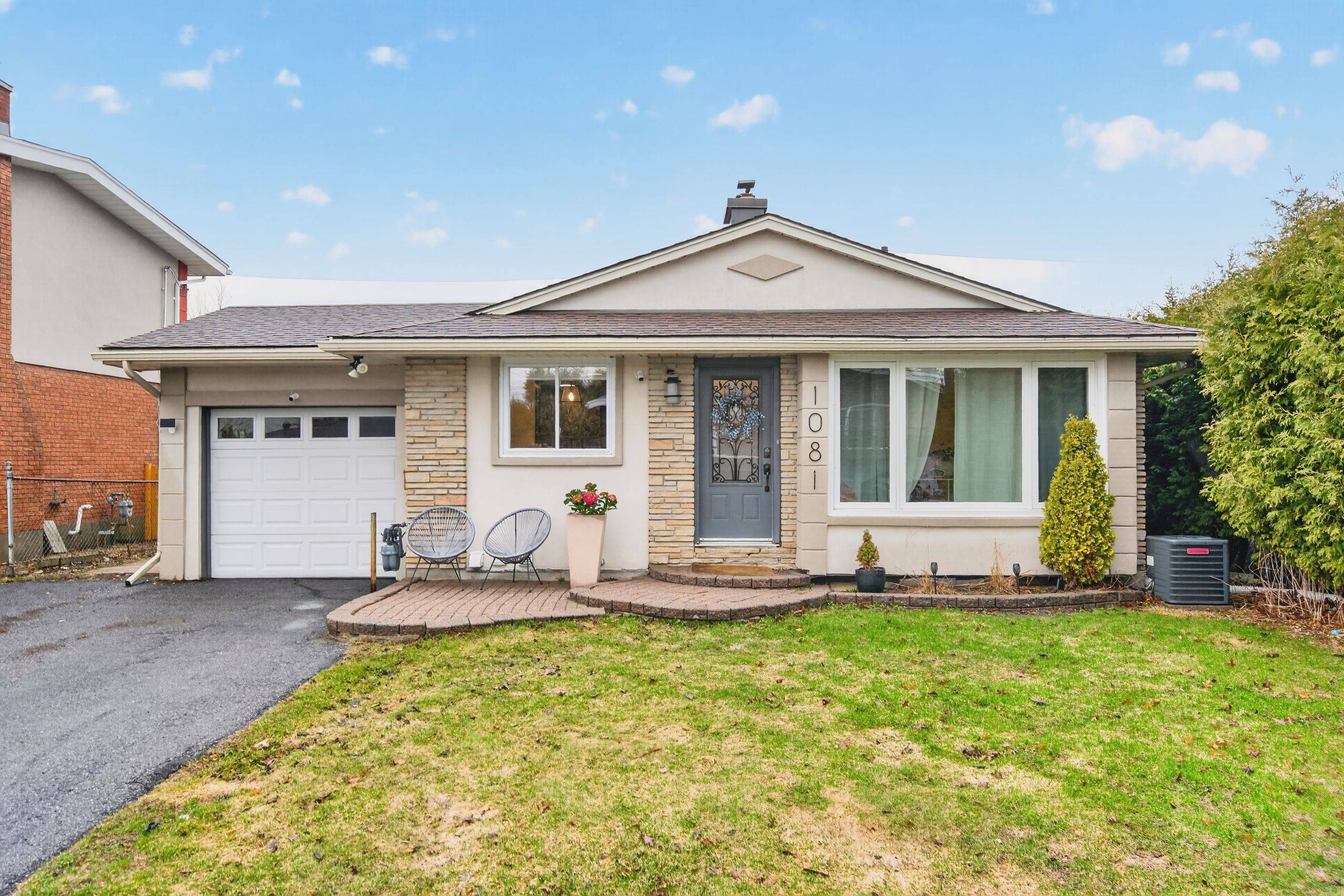 1081 Foley AVE, Elmvale Acres And Area, ON K1G 2R4