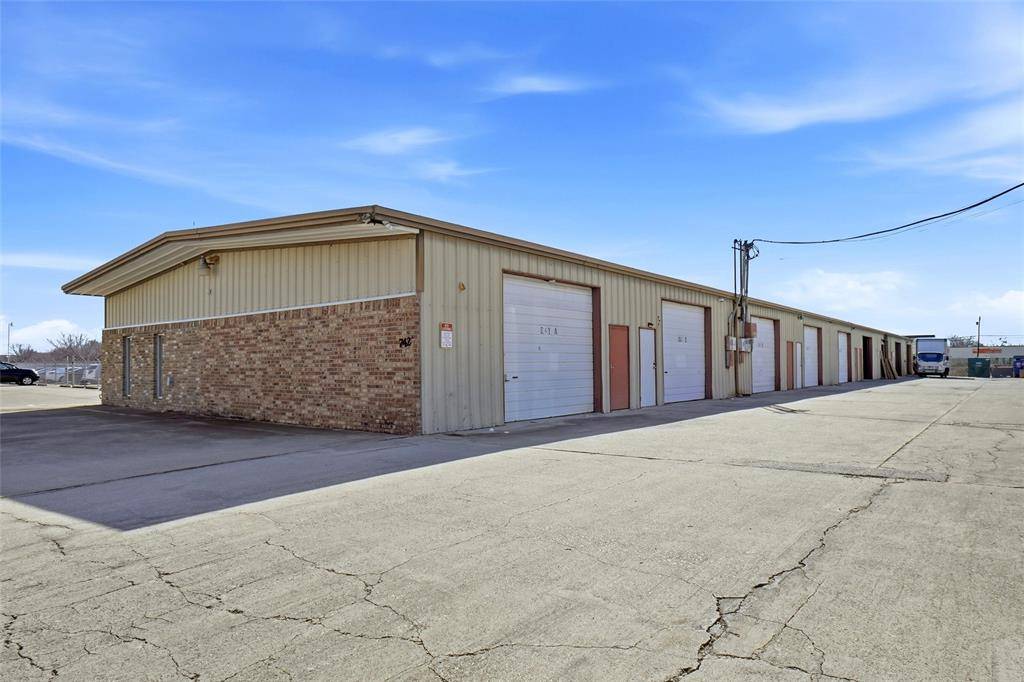 742 Dalworth Drive #200, Mesquite, TX 75149