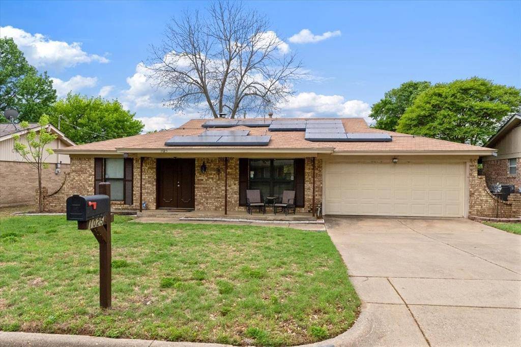 1025 Livingston Drive, Hurst, TX 76053