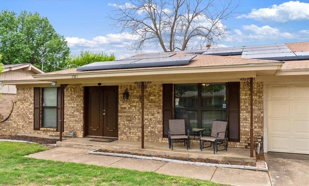 1025 Livingston Drive, Hurst, TX 76053