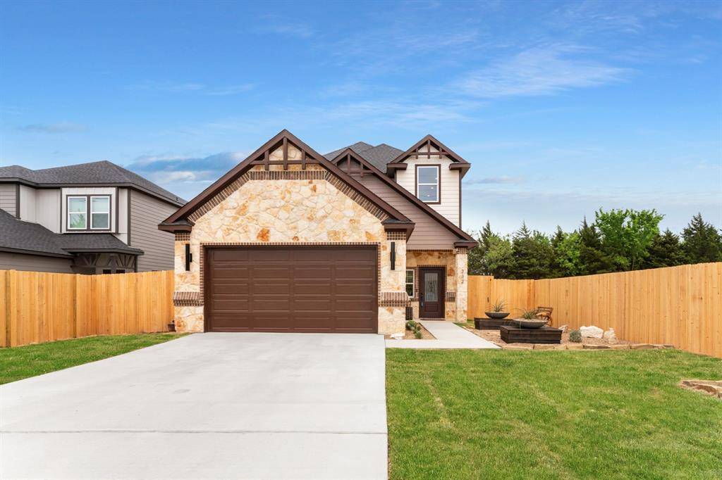 232 Hilltop Drive, Ennis, TX 75119