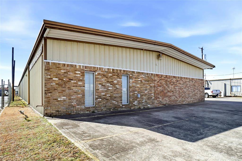 742 Dalworth Drive #400, Mesquite, TX 75149