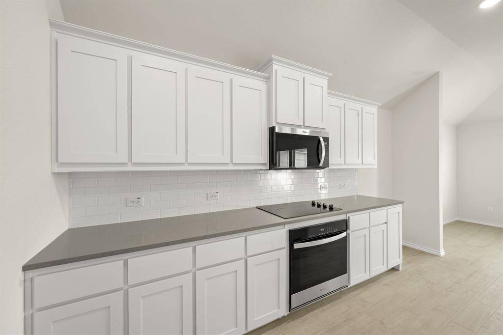 1176 Oak Spring Drive, Burleson, TX 76028