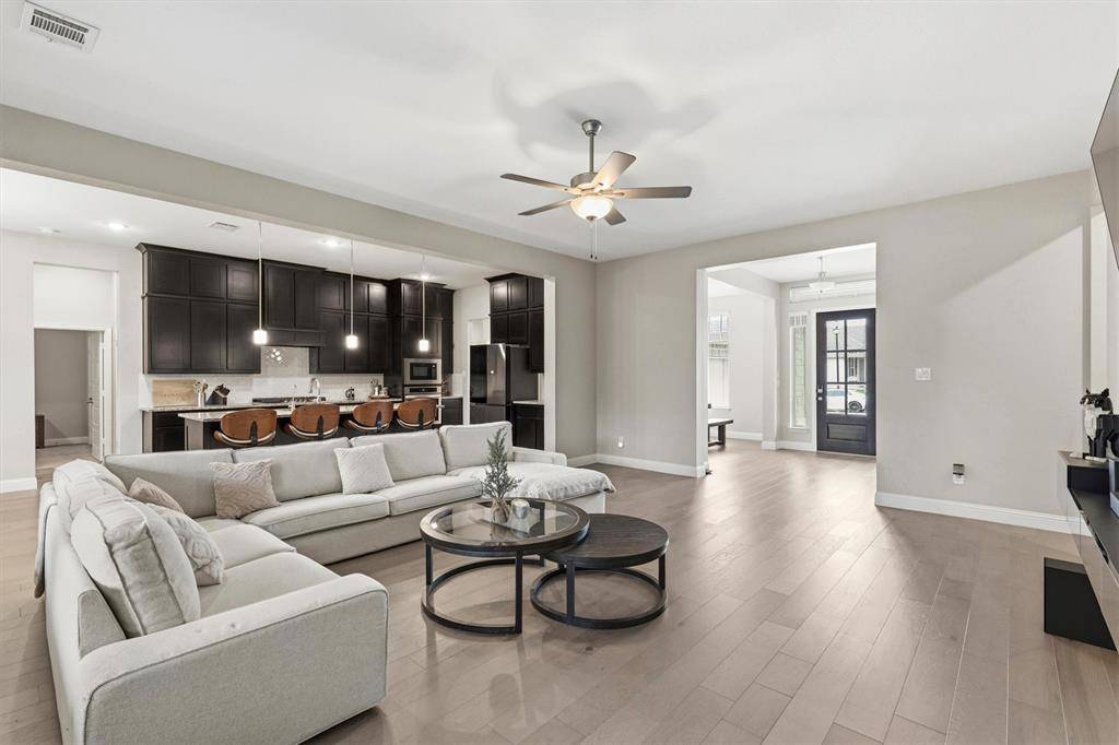 943 Richard Pittmon Drive, Desoto, TX 75115